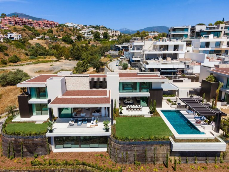 Apartment for Sale in La Quinta, Malaga 5