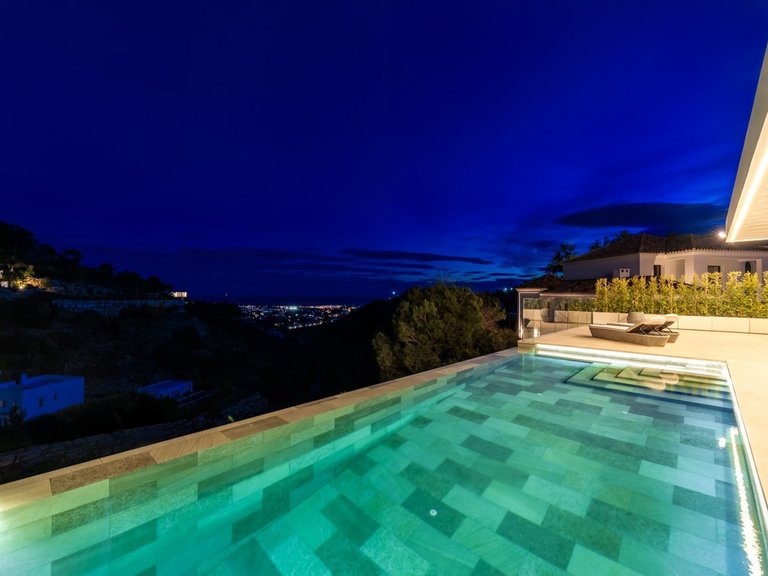 Apartment for Sale in Benahavís, Malaga 11