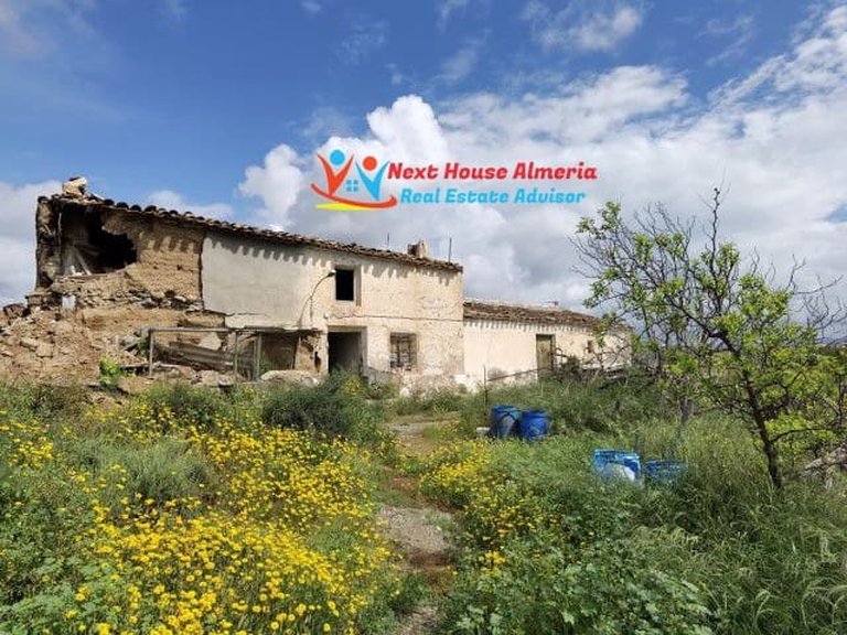 Country House for Sale in La Piedra Amarilla, Almeria 1