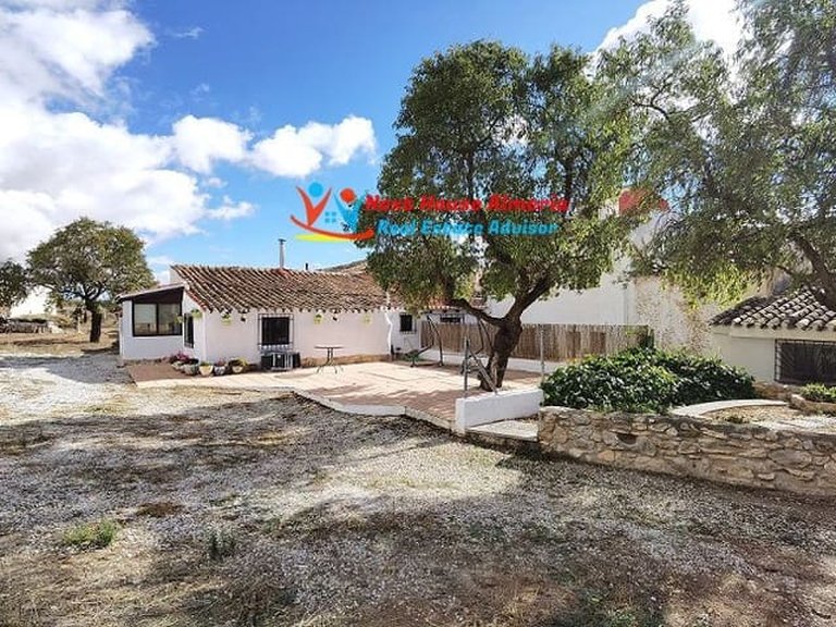 Country House for Sale in Cúllar, Granada 1