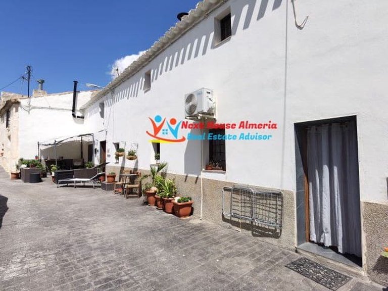 Country House for Sale in Las Vertientes, Granada 1