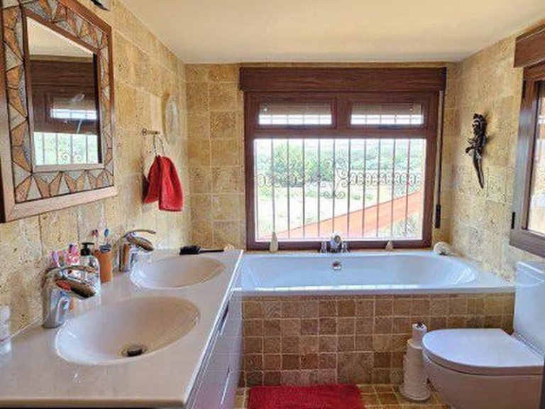 Country House for Sale in El Margen, Granada 45