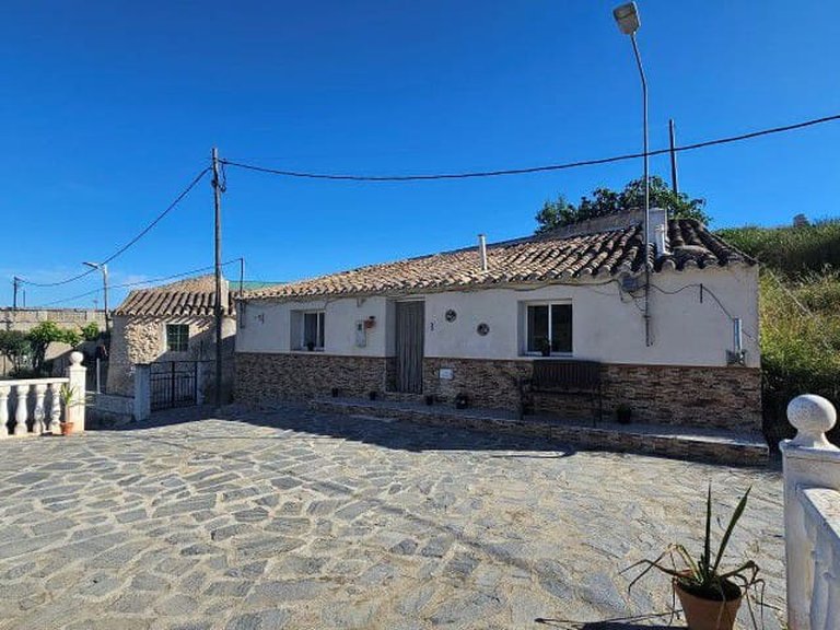 Country House for Sale in El Margen, Almeria 1