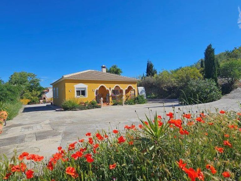 Country House for Sale in El Margen, Almeria 1