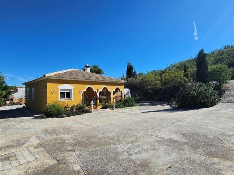 Country House for Sale in El Margen, Almeria 3