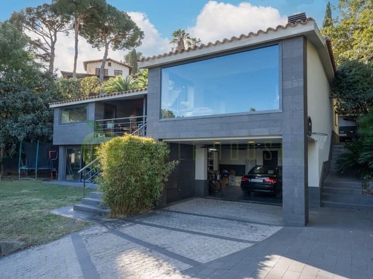 Villa for Sale in Premià De Dalt Barcelona 28