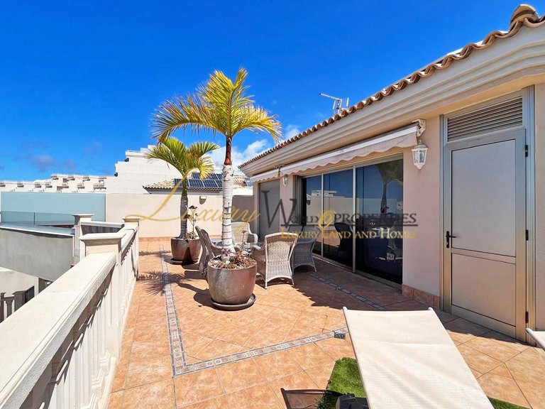Villa for Sale in Playa De La Arena, Tenerife, España 3