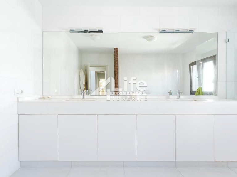 Villa for Sale in Costa Adeje, Adeje 23