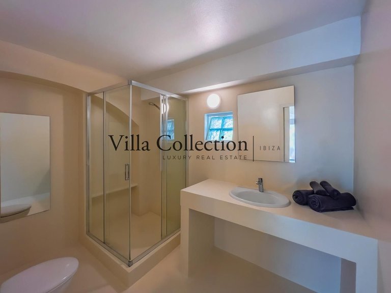 Villa for Sale in Santa Eulalia Del Rio, Balearic Islands 34