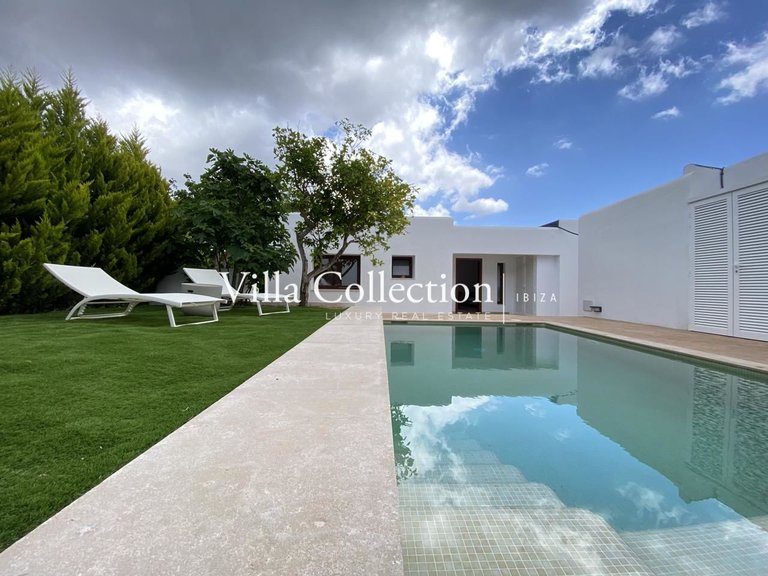 Villa for Sale in Sant Josep, Balearic Islands 4