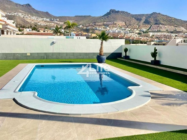 Villa for Sale in Costa Adeje, Tenerife 20