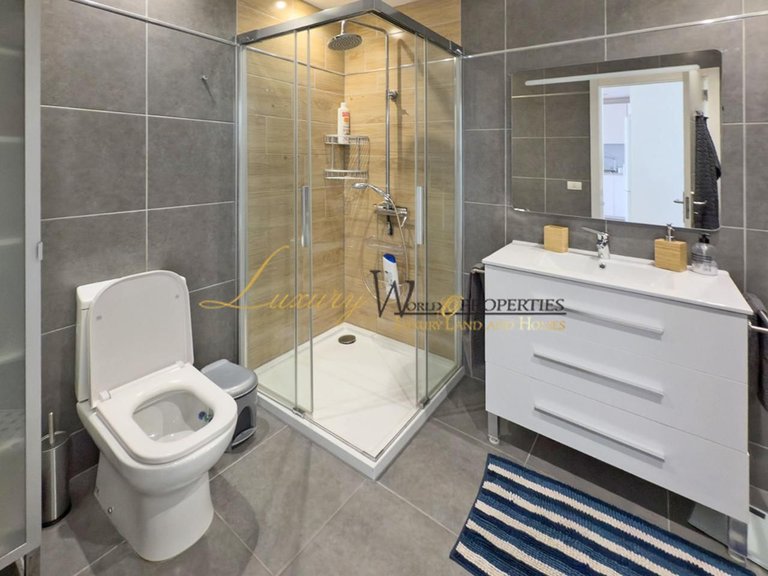 Apartment for Sale in Los Cristianos, Tenerife, España 10