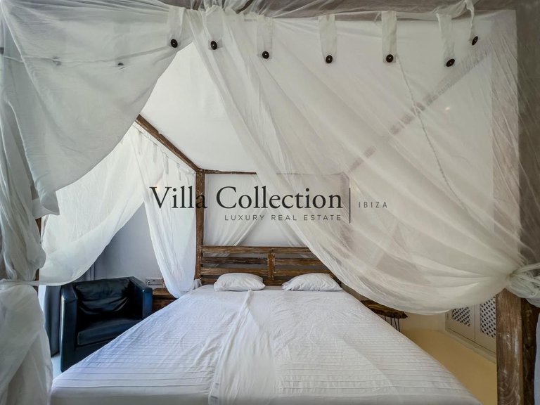 Villa for Sale in Santa Eulalia Del Rio, Balearic Islands 22