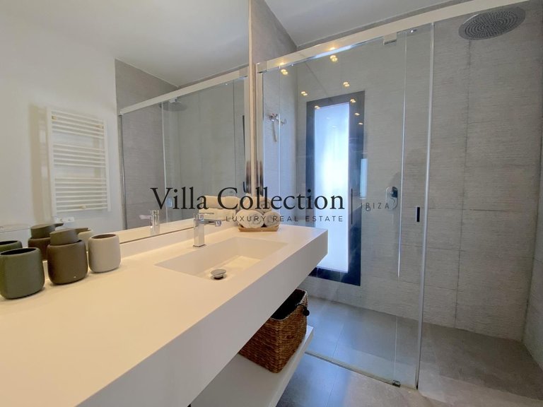 Villa for Rent in Santa Eulalia Del Rio, Islas Balerares 40