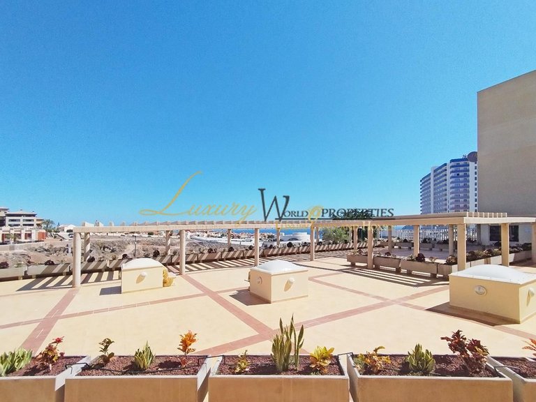 Apartment for Sale in Playa Paraiso, Tenerife, España 3