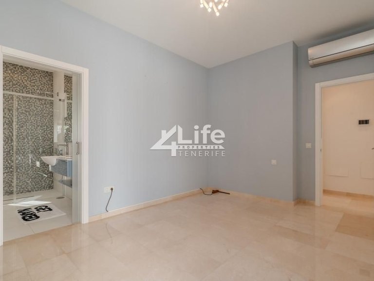Villa for Sale in Costa Adeje, Adeje 38