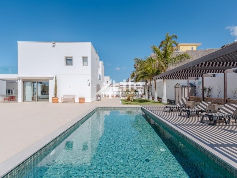 Villa for Sale in Costa Adeje, Adeje 1