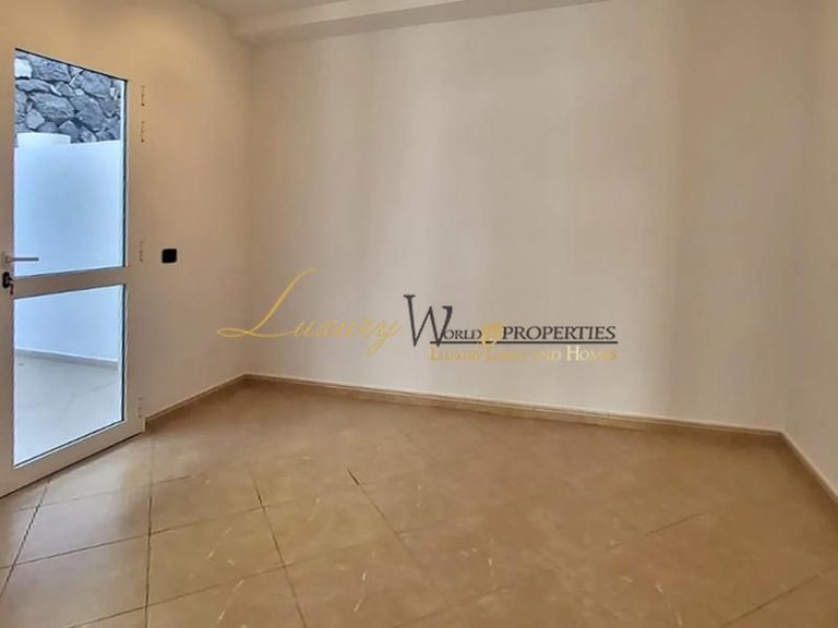 Villa for Sale in Costa Adeje, Tenerife, España 10