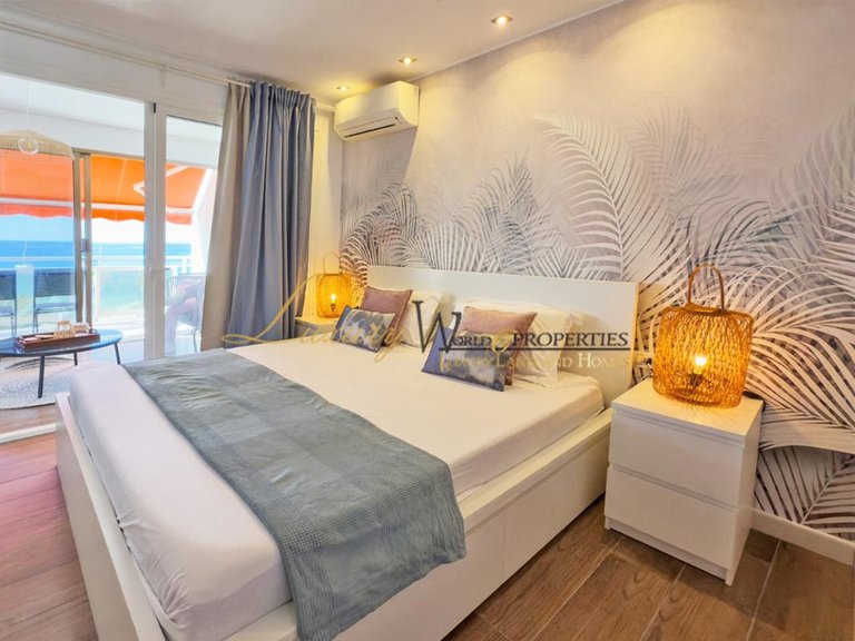 Apartment for Sale in Los Cristianos, Tenerife, España 8