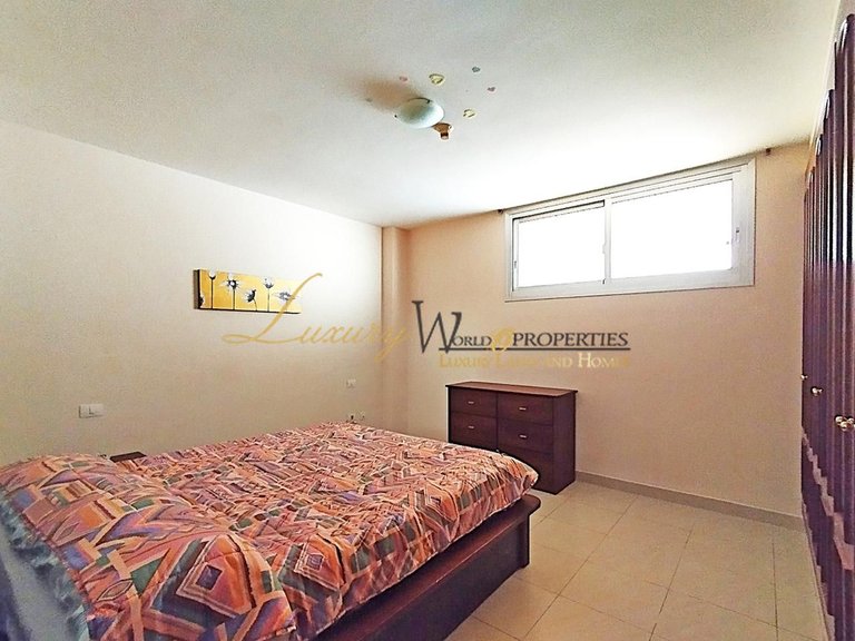 Apartment for Sale in Playa Paraiso, Tenerife, España 10