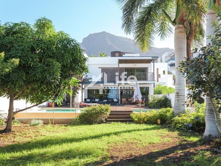 Villa for Sale in Costa Adeje, Adeje 12