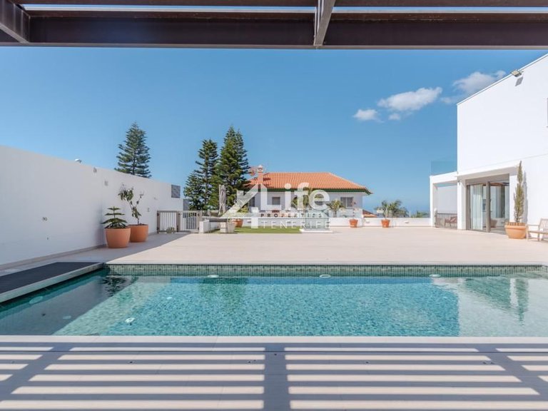 Villa for Sale in Costa Adeje, Adeje 2