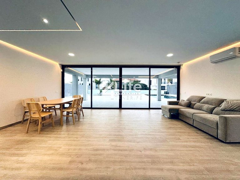 Villa for Sale in Costa Adeje, Adeje 4