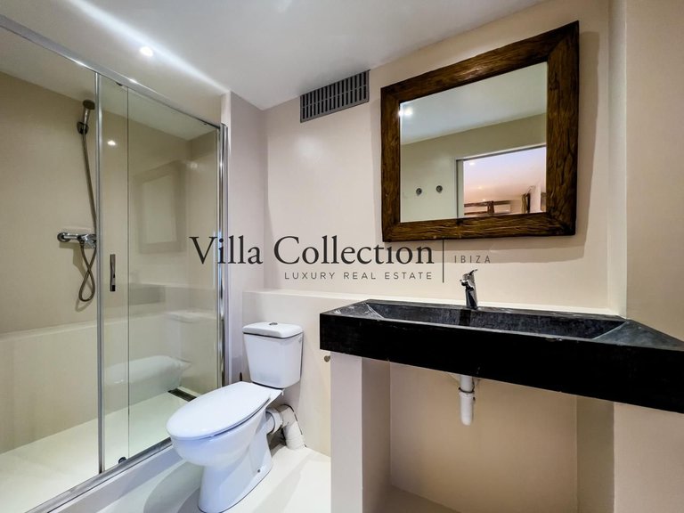 Villa for Sale in Santa Eulalia Del Rio, Balearic Islands 36