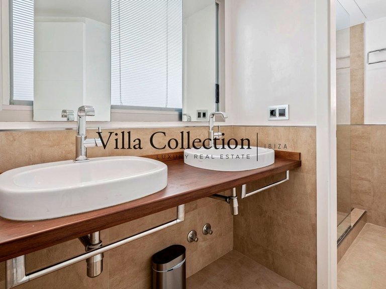 Villa for Weekly Rent in Cap Martinet, Balearic Islands 22