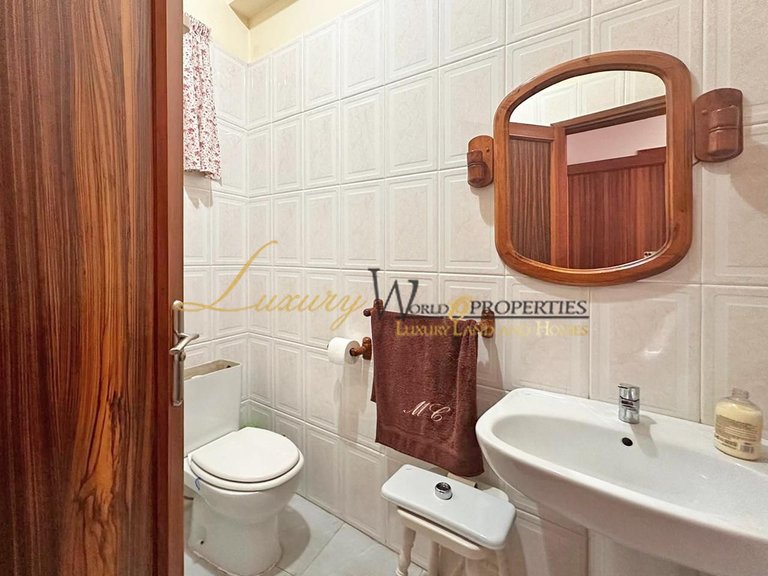 Villa for Sale in Guia De Isora, Tenerife, España 23