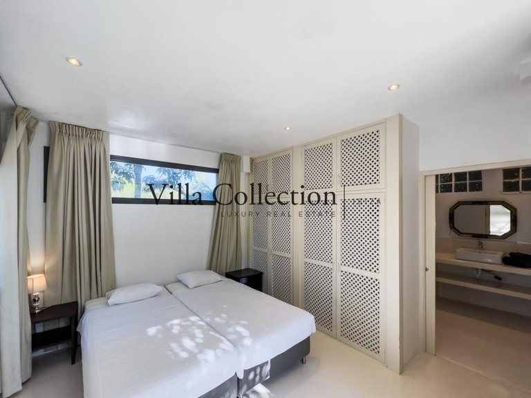 Villa for Sale in Santa Eulalia Del Rio, Balearic Islands 38