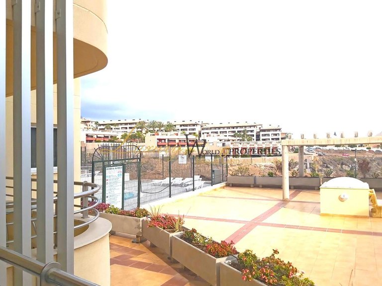 Apartment for Sale in Playa Paraiso, Tenerife, España 4