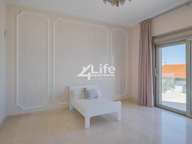 Villa for Sale in Costa Adeje, Adeje 32