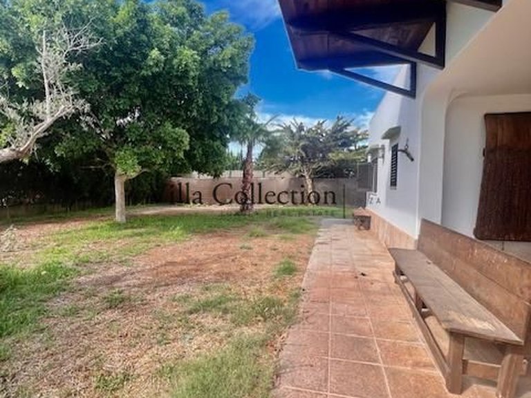 Villa for Sale in San Jorge De Ses Salines, Balearic Islands 1