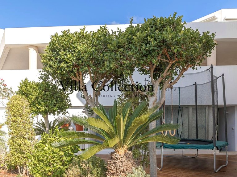 Villa for Weekly Rent in Cap Martinet, Balearic Islands 42