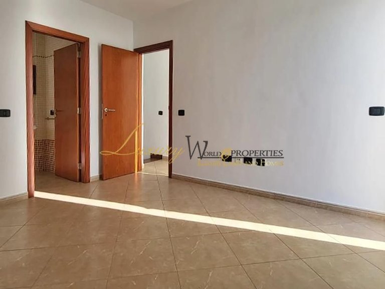 Villa for Sale in Costa Adeje, Tenerife, España 19