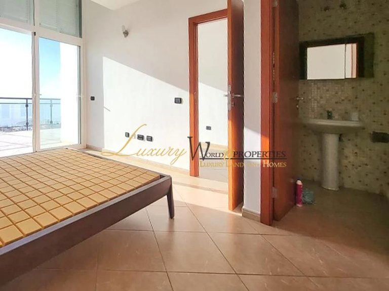 Villa for Sale in Costa Adeje, Tenerife, España 29