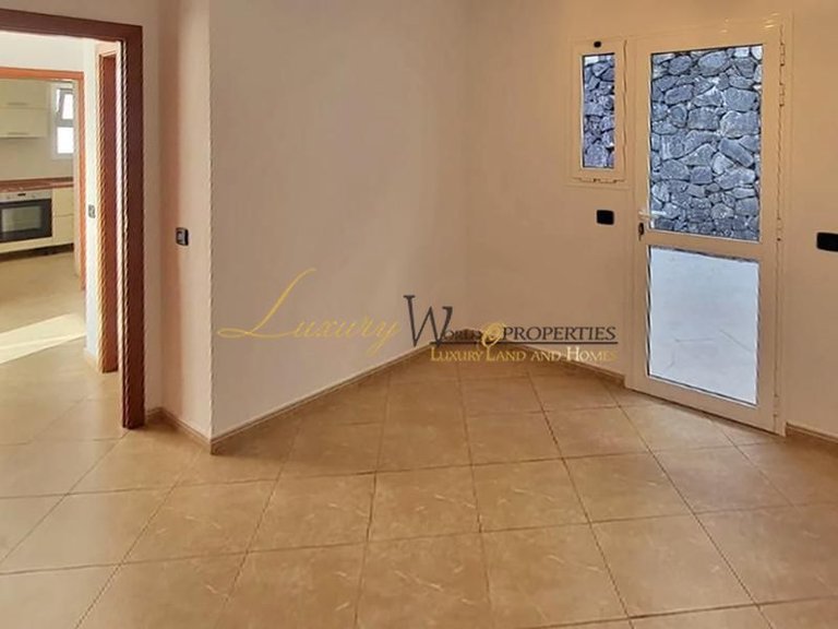Villa for Sale in Costa Adeje, Tenerife, España 11