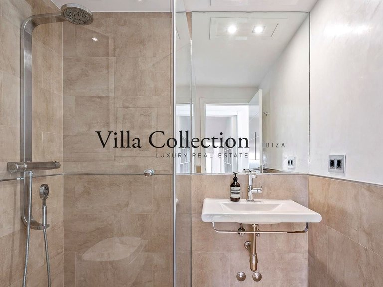 Villa for Weekly Rent in Cap Martinet, Balearic Islands 40