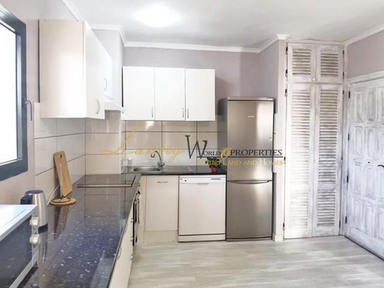 Apartment for Sale in Playa Paraiso, Tenerife, España 8