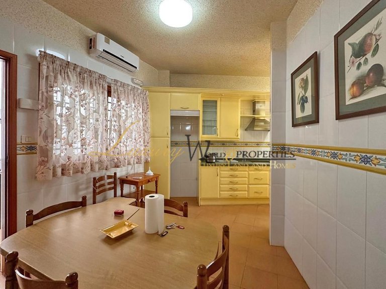 Villa for Sale in Guia De Isora, Tenerife, España 11