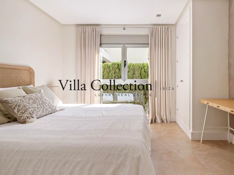 Villa for Weekly Rent in Cap Martinet, Balearic Islands 39