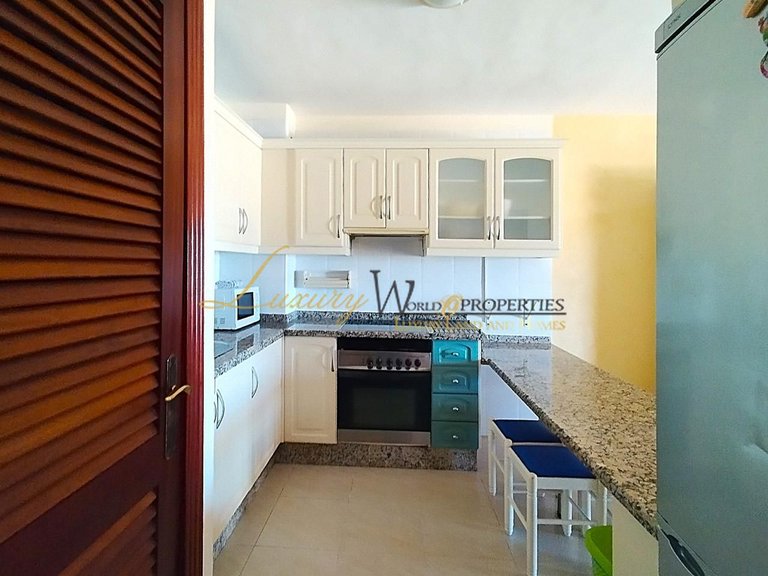 Apartment for Sale in Playa Paraiso, Tenerife, España 9