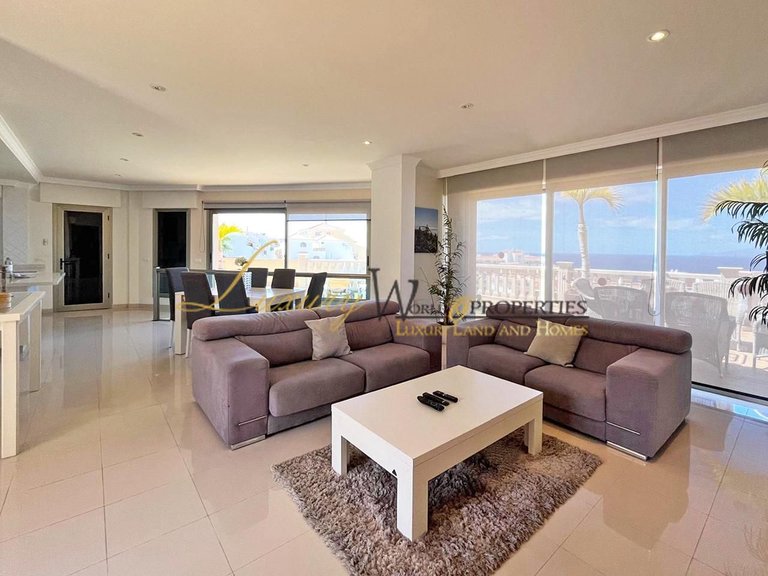 Villa for Sale in Playa De La Arena, Tenerife, España 9