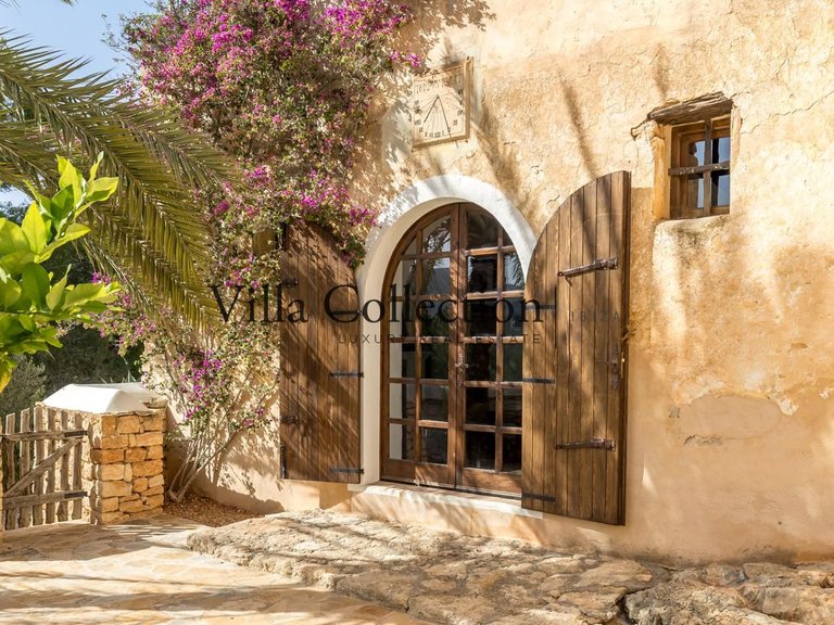 Villa for Sale in Sant Josep De Sa Talaia, Balearic Islands 1