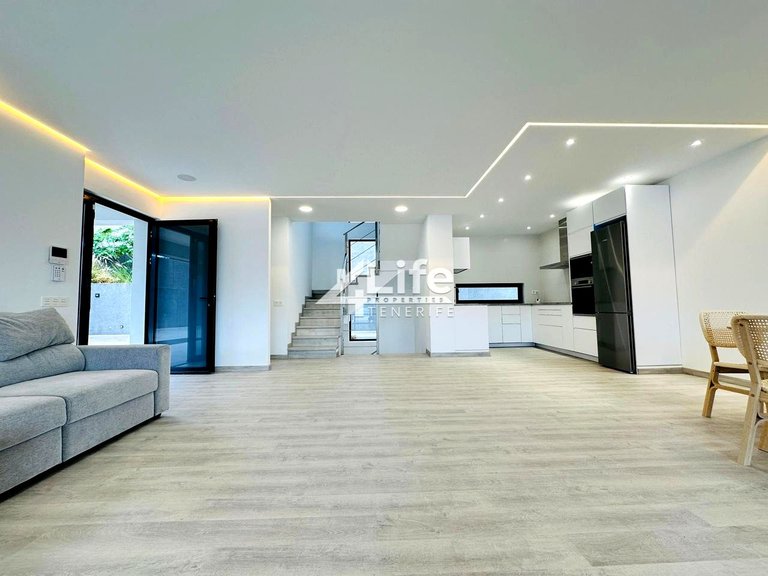 Villa for Sale in Costa Adeje, Adeje 5