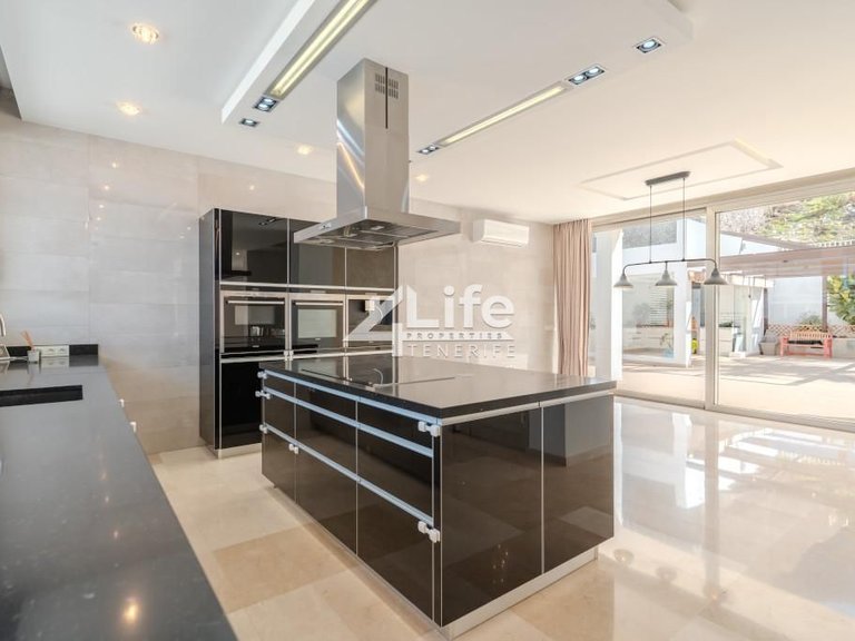 Villa for Sale in Costa Adeje, Adeje 14