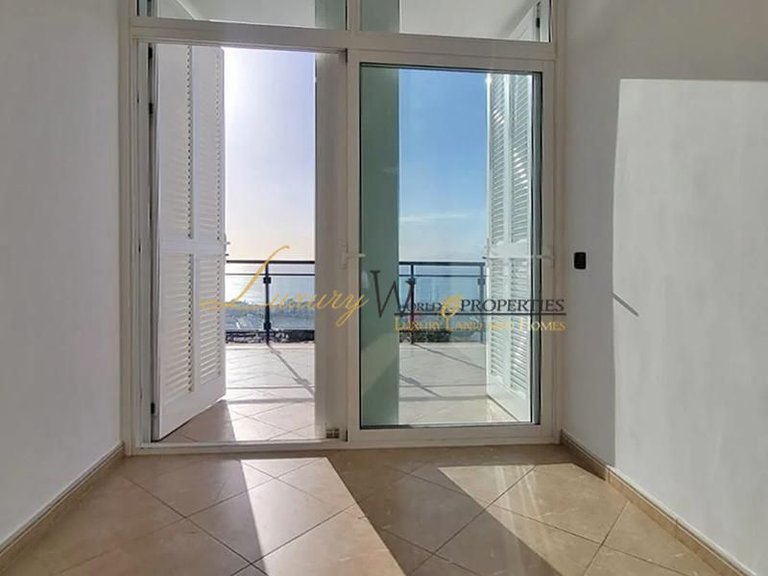 Villa for Sale in Costa Adeje, Tenerife, España 26