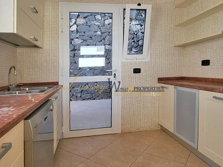Villa for Sale in Costa Adeje, Tenerife, España 7