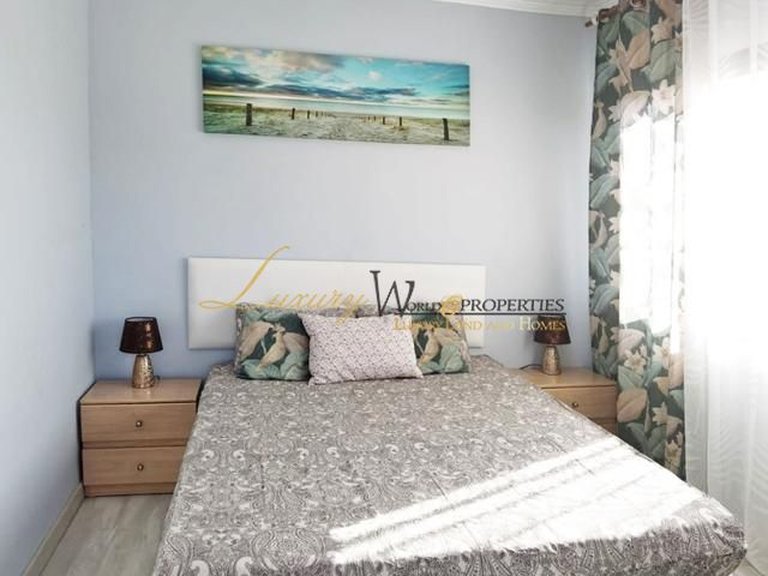 Apartment for Sale in Playa Paraiso, Tenerife, España 11